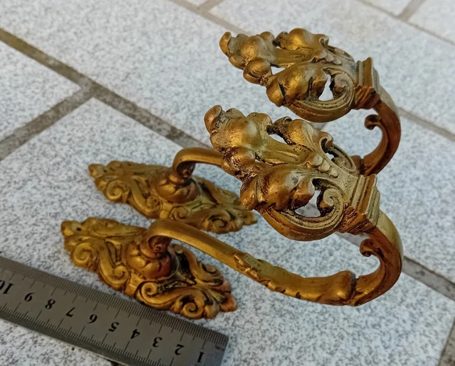 2 Anciens crochets / embrasses attaches rideaux bronze ou laiton L=5