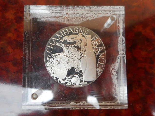 MEDAILLE EN ARGENT "CHAMPAGNE PERRIER-JOUET" EPOQUE 1988/92 par "C. GONDARD"