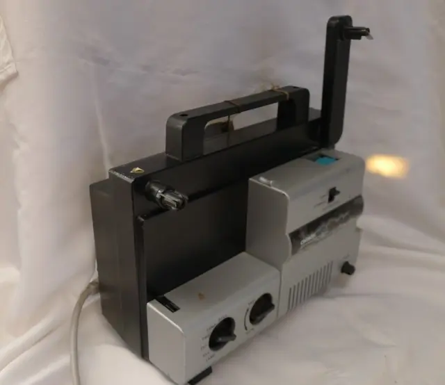 Proyector de cine vintage Chinon 2000GL doble formato 8 mm - necesita cinturón nuevo para funcionar