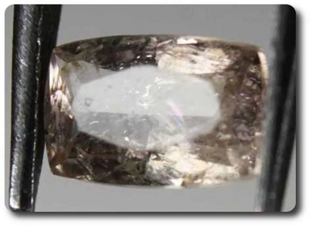 0.36 cts AXINITE-(Mg) COULEUR CHANGEANTE . VS Afghanistan.