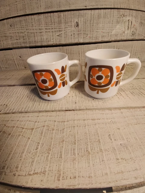 2 Mugs  MOBIL Arcopal.Design Jean Charles Meunier..Années 70..