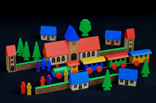 Holzspielzeug Erzgebirge Seiffen Dorf mit Bahnhof und Zug Volkskunst Spielzeug