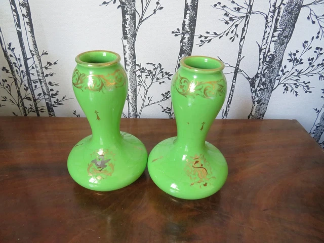 Petit Vase Ancien En Faïence Vert Et Or – Forme Fleur De Lys – 12 Cm – Déco Rétro