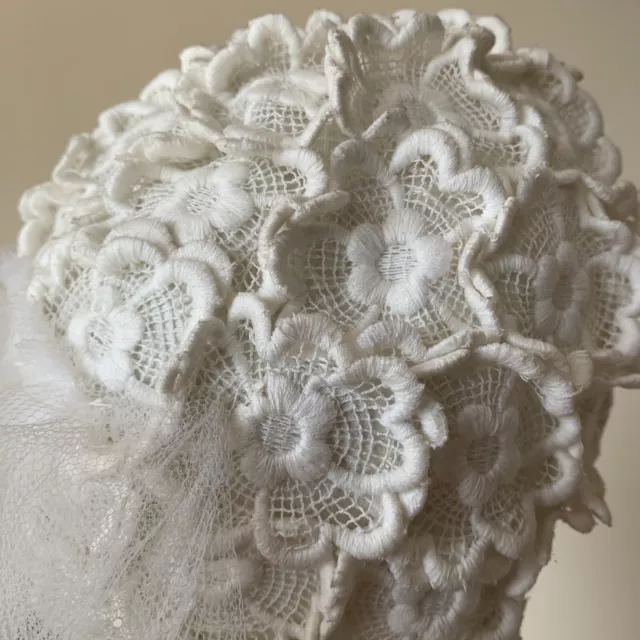 Cappellino da sposa originale vintage e velo lungo in pizzo bianco avorio anni '50 60
