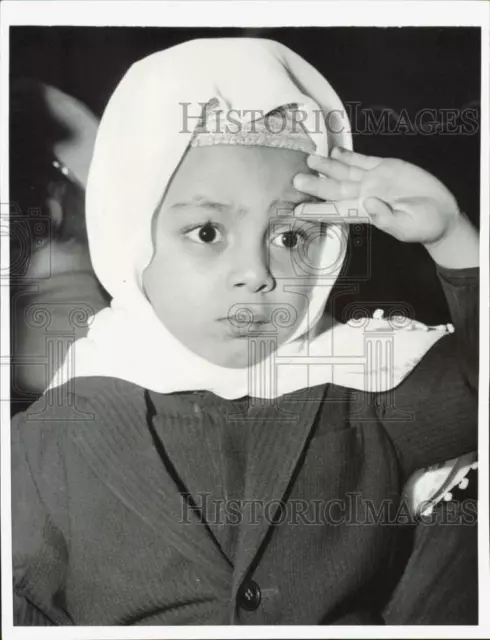 1957 Press Photo Prince Mashur of Saudi Arabia Salutes in New York - hpa87112