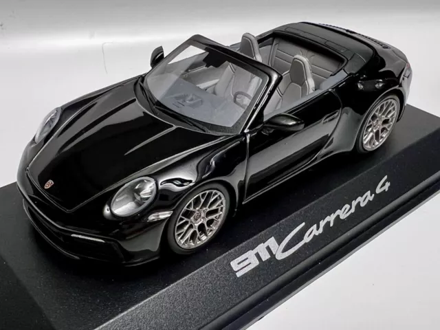 MINICHAMPS 1:43 Porsche 911 (992) Carrera 4 Cabriolet, Schwarz, WAP 020 177 0K