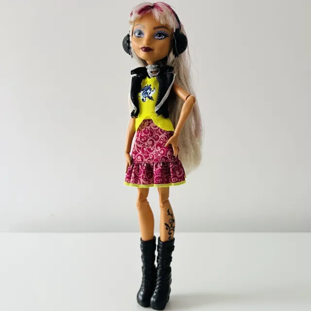 Ever After High Melody Piper With Clothes, Shoes, Accessories Signature Doll EAH