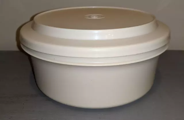 Vtg Tupperware Seal n Serve Bowl #1252 -3 with Lid Cream Beige Great Britain