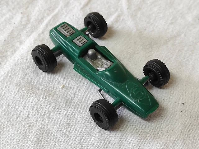 BF GM - 2 chevaux + 1 poulain + auge- plomb creux - ecurie