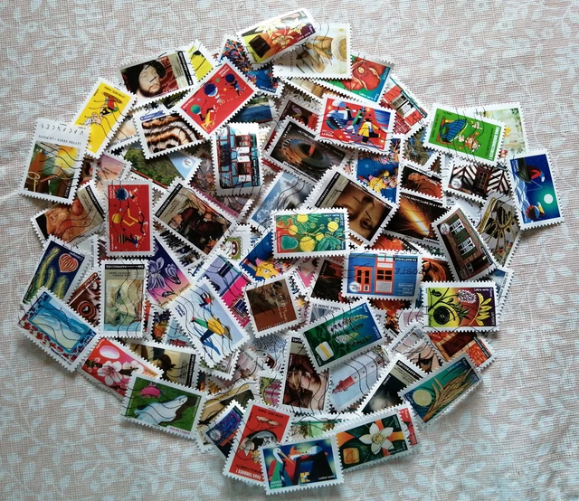 Joli lot de 200 timbres différents ( lot 2 )