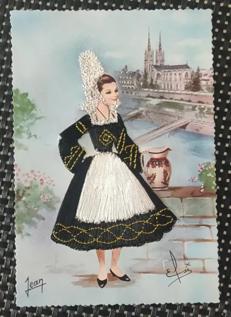 Carte postale tissu, brodée, signée Efsi - n° 2 BRETAGNE - Costume de Quimper