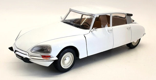 Solido 1/18 Scale Diecast S1800705 - 1972 Citroen D Special - White