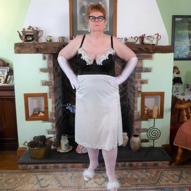 CREAM VINTAGE CHARNOS Bri Counterstat Nylon Half Slip Size 18