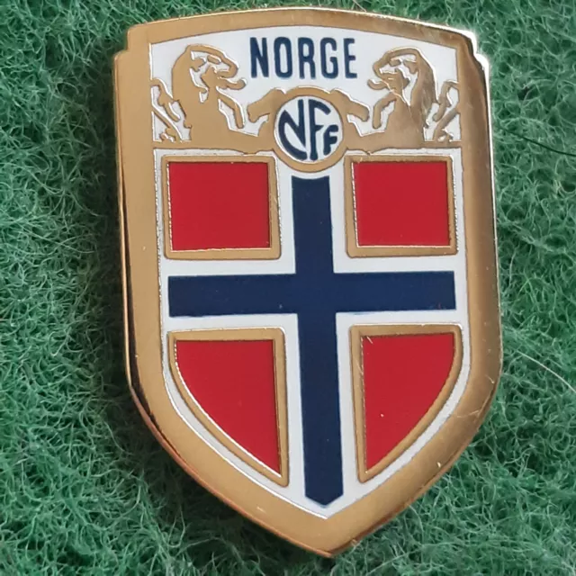 Football federation association NORWAY  vintage enamel  pin badge