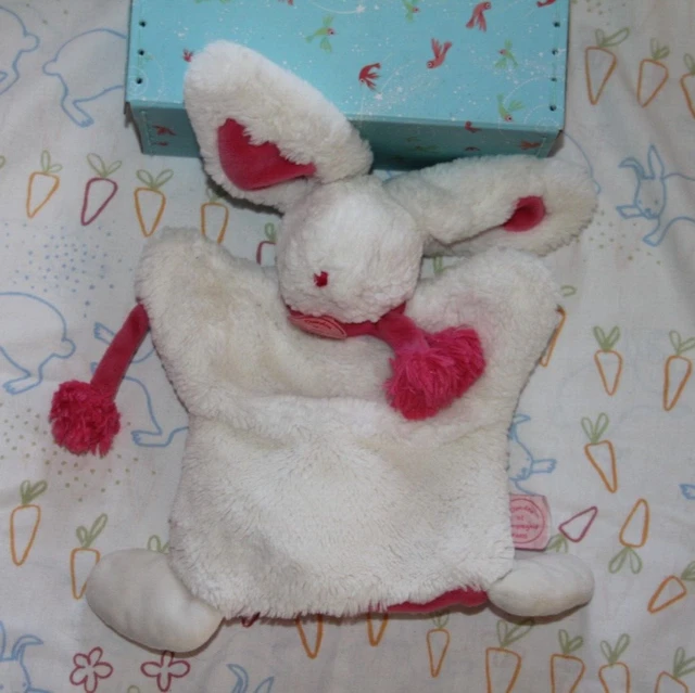 DOUDOU et COMPAGNIE LAPIN POMPOM MARIONNETTE BLANC ROSE FUSHIA 2
