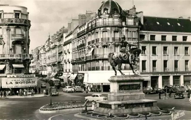 13504762 Orleans Loiret Statue de Jeanne d Arc Place du Martroi Rue de la Républ