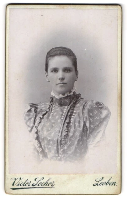 Photography Victor Sochor, Leoben, Dominican Gasse 118, Young Lady in Pretty