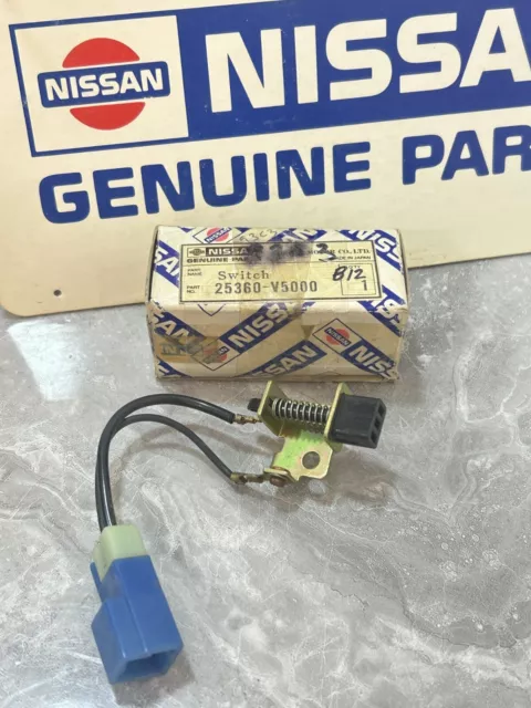 NOS Genuine Nissan Y30 Cedric 300C Trunk room Lamp switch 25360-V5000