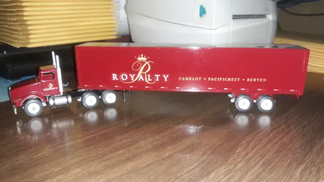 Winross Royalty Tractor Trailer Die-cast Truck