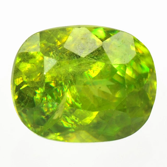 RARE !! JOLIE SPHENE JAUNE VERT DE MADAGASCAR : 6.6 mm x 4.5 mm ★★ p458