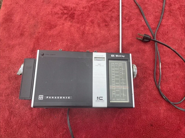 National Panasonic RF-858 GX World Boy National World boy RF 858 National Panasonic AM/FM 3 Band Portable Radio |  Proxibid
