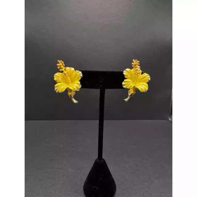 VTG Coro Yellow Hibiscus Figural Flower Screw Back Earrings Enameled Gold Tone