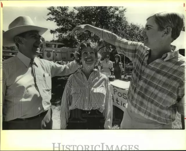 1985 Press Photo Joe Peacock, Liz and Craig Newhouse..Fiesta in the Fall, Texas