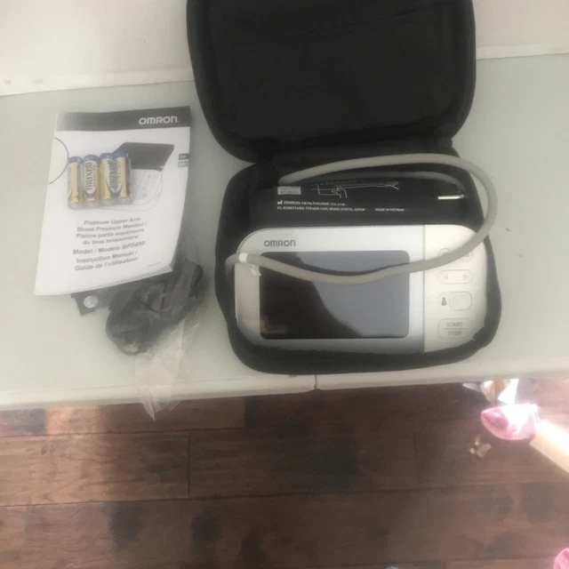 Monitor de presión arterial superior del brazo inalámbrico Omron BP5450 platino