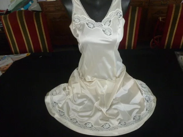 jolie combinaison & fond de robe vintage jolie dentelle T 46  ref  85R300