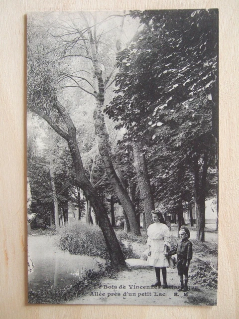 Cpa Paris (75) The Picturesque Wood Of Vincennes. Alley Near A Small Lake