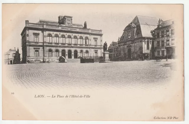 LAON - Aisne - CPA 02 - Place de l' Hotel de ville - cp 1900