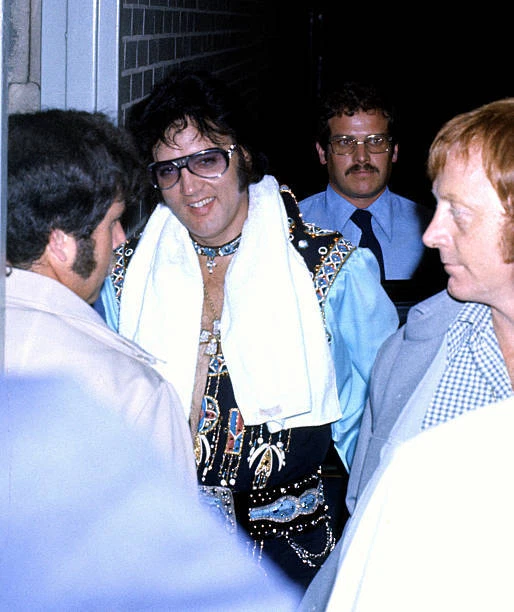 ELVIS PRESLEY WITH bodyguard Red West 1976 OLD PHOTO EUR 6,26 - PicClick FR