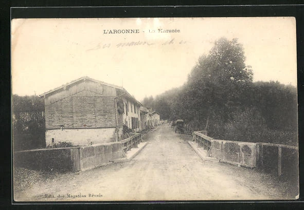 CPA La Harazée, vue de la rue