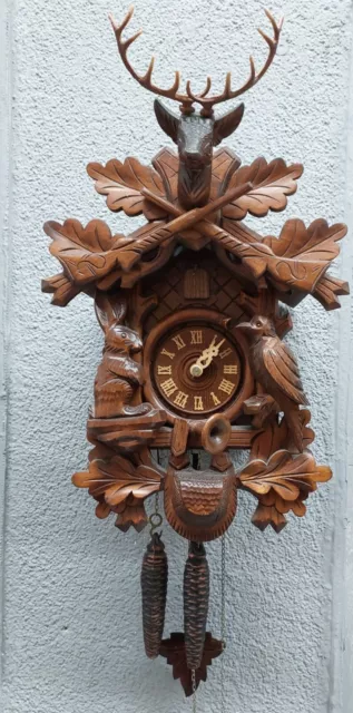 Reloj de cuco ROMBA Selva Negra. Caza. Madera de ciervo tallada, mecánica. 38 cm