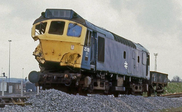 CLASS 25 NO 25151 in blue after a bump rip £1.20 - PicClick UK