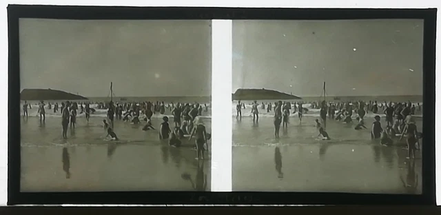 zf26 positive stereo glass plate BE circa 1920 Biarritz the beach very lively
