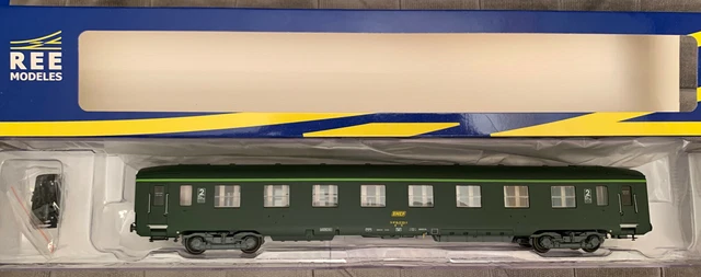 Voiture Voyageurs SNCF – DEV AO Couchettes B9c9 Myfi – Ree Modeles VB401 – Échelle HO – Époque III – Vert 306