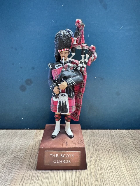 Metal Models Sentry Box SENTRY BOX: A Fine Scots Guards Piper. 120mm Metal Model EUR 91,69 ...