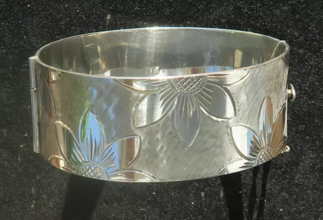 Lovely Heavy Vintage Engraved Silver Bangle / Bracelet – Full English Hallmark