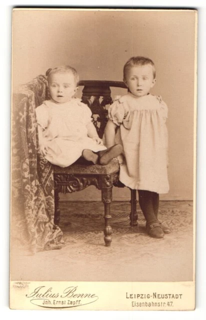 Fotografie Julius Benne, Leipzig-Neustadt, Portrait zwei Kleinkinder, Geschwist
