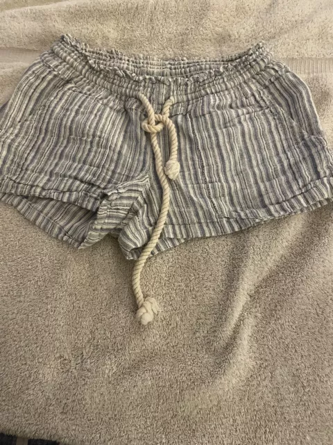 Roxy Linen Blue  And White Stripe Shorts Size Small Worn 1 Time Bought At Tillys