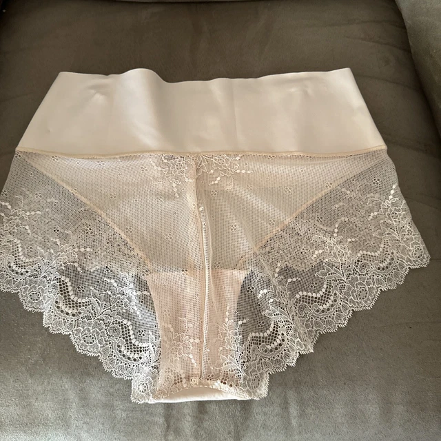 Spanx Undie-tectable Smooting Lace Hi-Hipster Panty