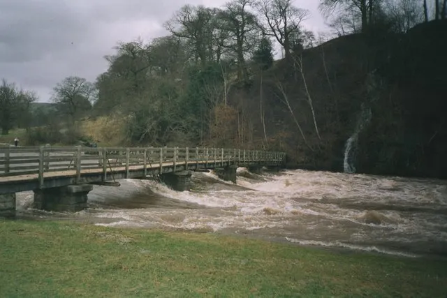 Photo 6x4 River  Wharfe  in  Flood  at  Bolton  Abbey Bolton Abbey After  c2002