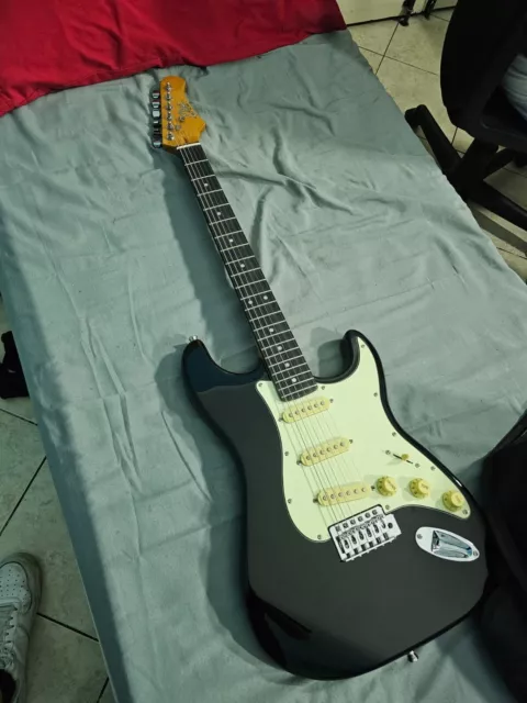 chitarra elettrica con amplificatore