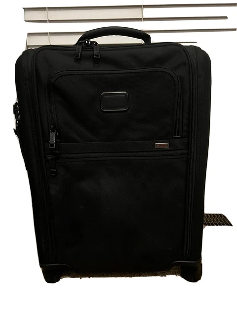 Tumi Alpha 3 slim 22 inch Travel Suitcase - Black (117160-1041)