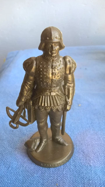 Mokarex Jeu d’échecs figurine dorée Charles le Téméraire Arbalétrier Années 60