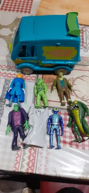 Scooby Doo Mystery Machine Van With 7 Figures, Monsters.