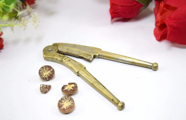Brass Betel Nut Cracker Indian Decorative Shape Home kitchen Usable. i12-166 2