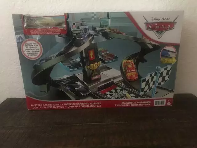 Disney Pixar Cars Rust-Eze Racing Tower Race Car Track Set