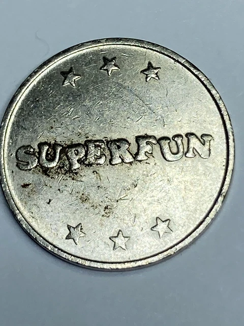 RARE SUPERFUN ARCADE TOKEN - CASTLE ENTERTAINMENT - PHOENIX, ARIZONA (#y1)